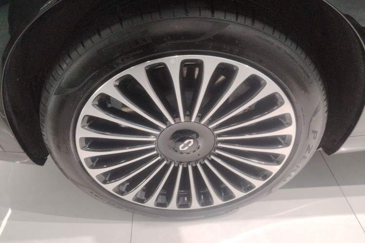 Used Hima AITO M9 2024 Range-Extended Ultra Version 52 kWh 5-Seater Model Exterior 4