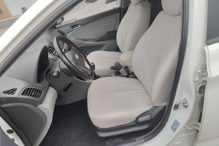 Used Hyundai Verna (older generation) 2014 1.4L Manual Smart GLS Trim