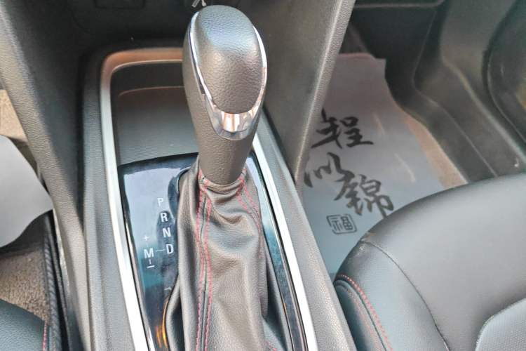 Used Chevrolet Monza 2020 Light Hybrid RS 330T Automatic Comfort Edition Gear Lever