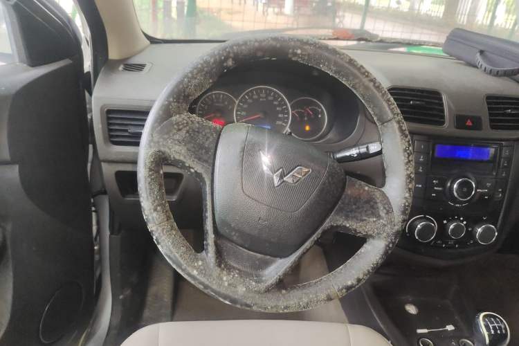 Used Wuling Hongguang 2015 1.5L S Base Model China IV Steering Wheel