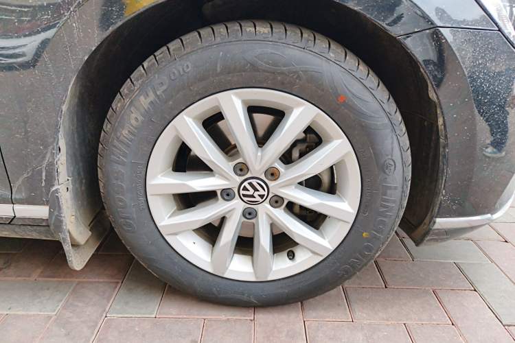 Used Volkswagen Magotan 2020 280TSI DSG Comfort Edition Right Front Wheel Hub