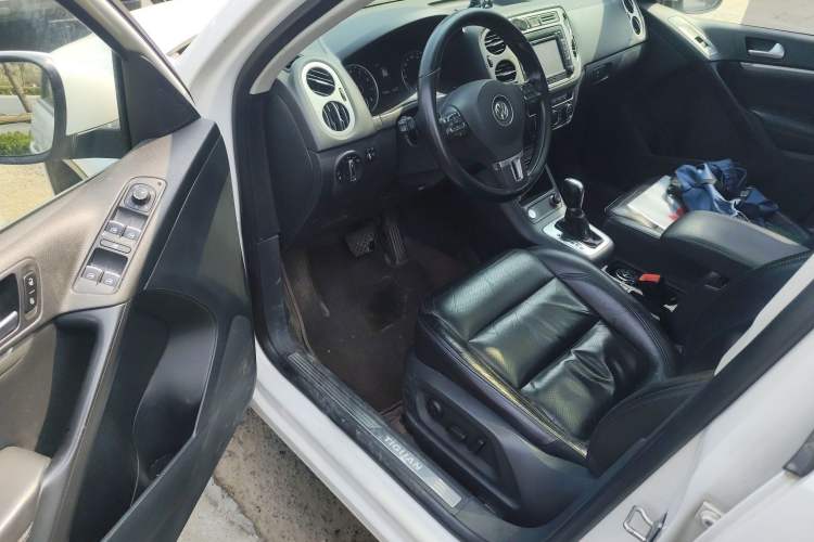 Used Volkswagen Tiguan 2015 1.8TSI Automatic All-Wheel-Drive Luxury Model Driver Seat