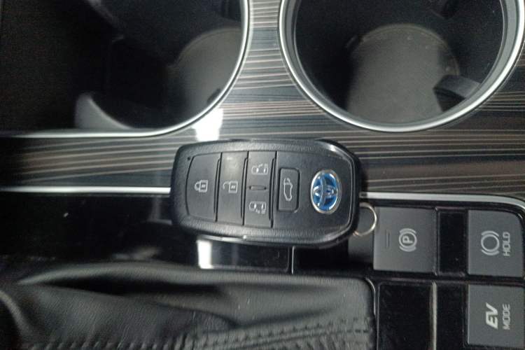 Used Toyota Granvia 2022 2.5L Hybrid Flagship Edition