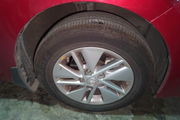 Used Toyota Corolla 2014 1.6L CVT GL-i Right Front Wheel Hub