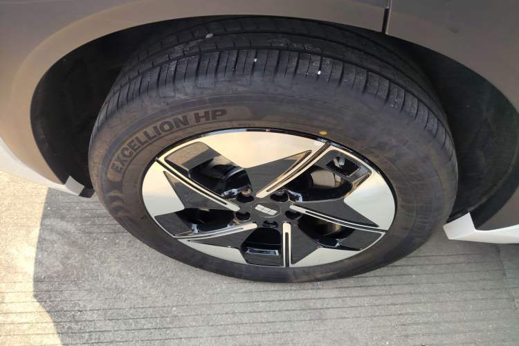 Used Geely Galaxy E5 2026 Model 530km Exploration Edition Right Rear Wheel Hub