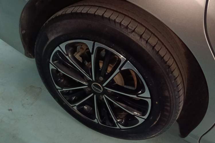 Used Roewe iMAX8 2022 400TGI Celebration Edition Right Rear Wheel Hub