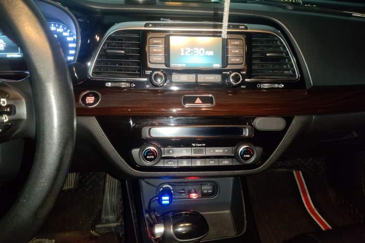 Used Kia K4 2014 1.8L Automatic DLX Audio And AC Panel