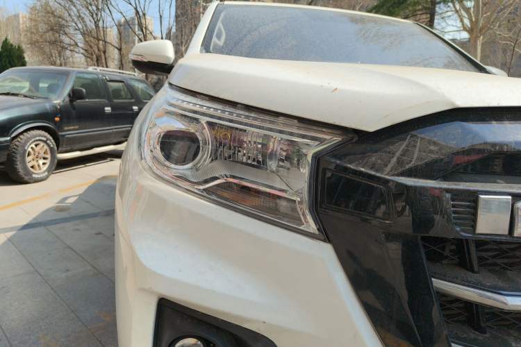 Used CHANGAN KAICHENG F70 2020 2.4T Gasoline Two-Wheel Drive Standard Version China V Emission Standards Standard Wheelbase 4K22D4T Right Front Headlight