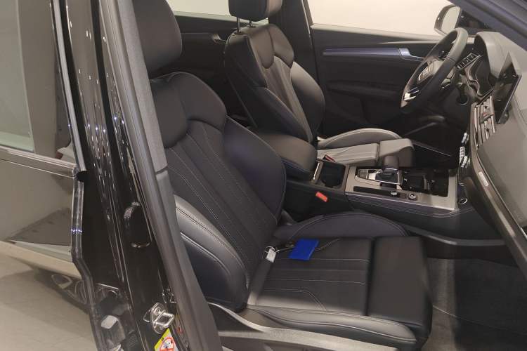 Used Audi Q5L 2025 quattro 45th Anniversary Edition 45 TFSI Luxury Dynamic Model
