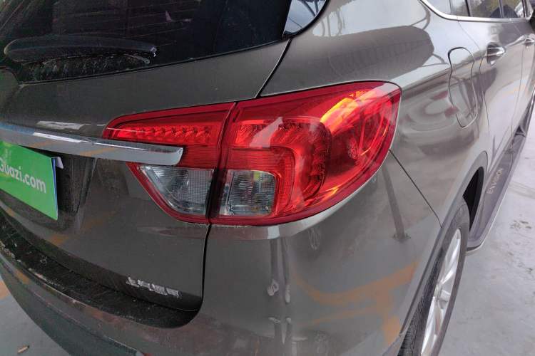 Used Buick Envision 2016 28T Four-Wheel Drive Elite Version Right Rear Taillight