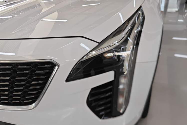 Used Cadillac XT4 2018 28T Two-Wheel Drive Tech Version