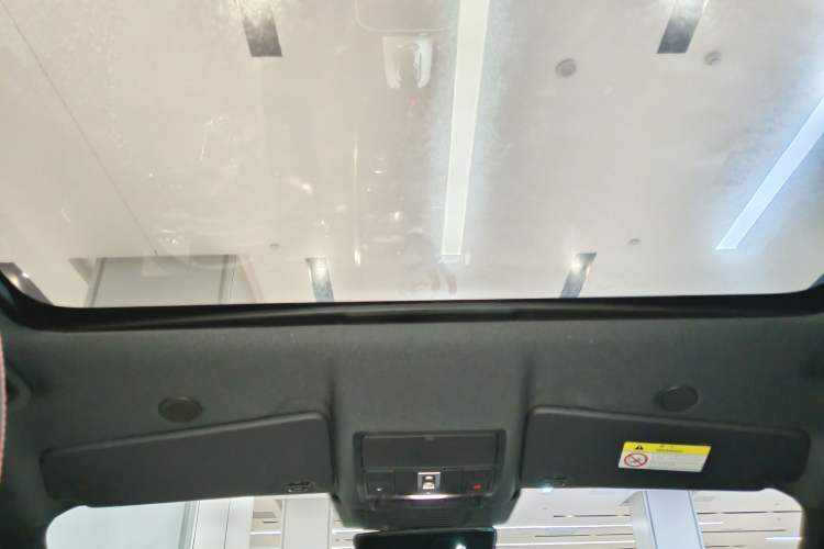 Used Land Rover Discovery Sport 2022 249 PS R-Dynamic S Performance Edition 5 Seats Headliner