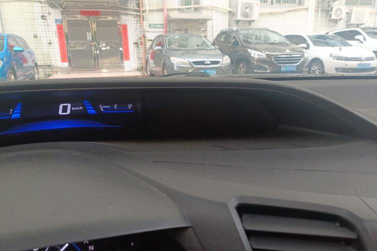 Used Honda Civic 2014 1.8L automatic luxury edition Odometer Close Up