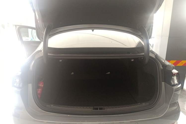 Used Ford Mondeo 2025 2.0T EcoBoost Luxury Version Trunk