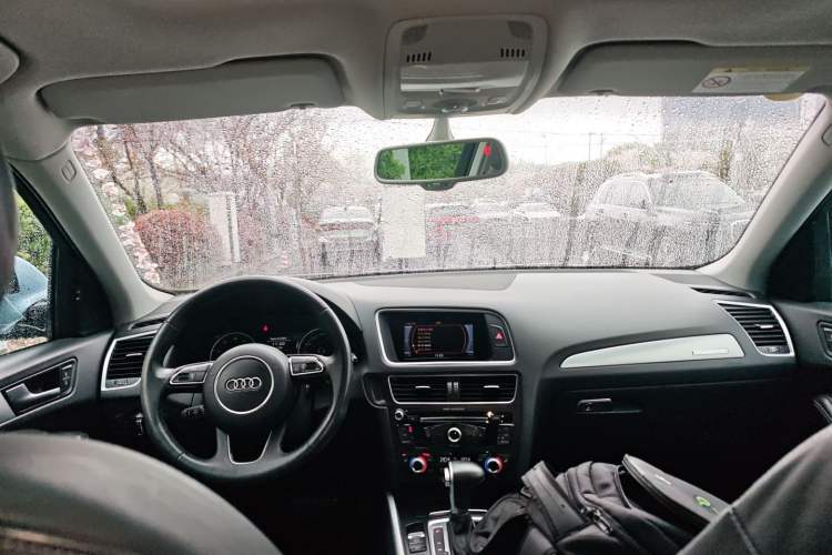 Used Audi Q5 2017 Plus 40 TFSI Technology Model Center Console