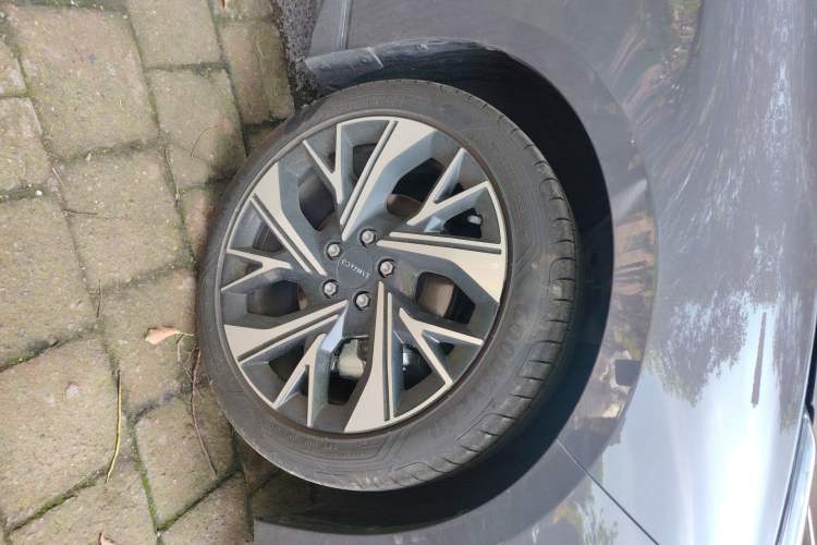 Used Lynk & Co 03 2026 Model 1.5TD DCT Halo Right Front Wheel Hub