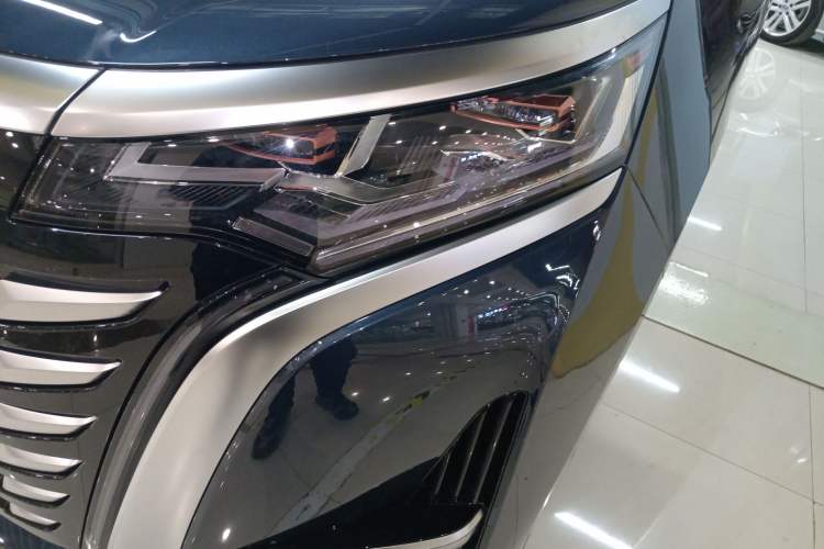 Used Denza D9 2022 DM-i 970 Four-Wheel Drive Flagship Model
