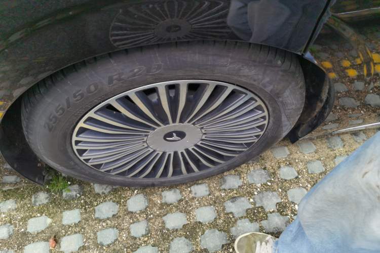 Used VOYAH Dream 2025 PHEV Four-Wheel-Drive Flagship Kunpeng Edition Right Rear Wheel Hub