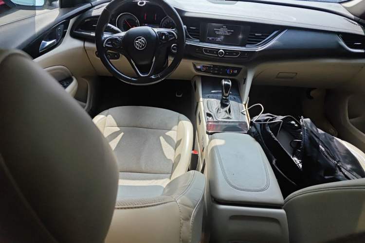 Used Buick Regal 2017 30H Luxury Version Center Console