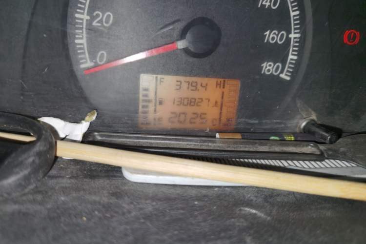 Used Wuling Zhiguang 2015 1.2L Practical LS-I Model Odometer Close Up