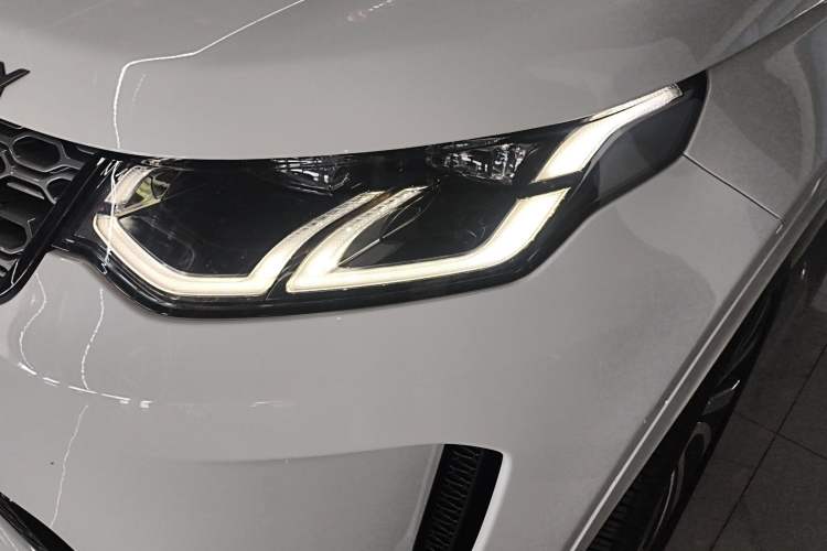 Used Land Rover Discovery Sport 2020 249 PS R-Dynamic Performance Edition Left Front Headlight