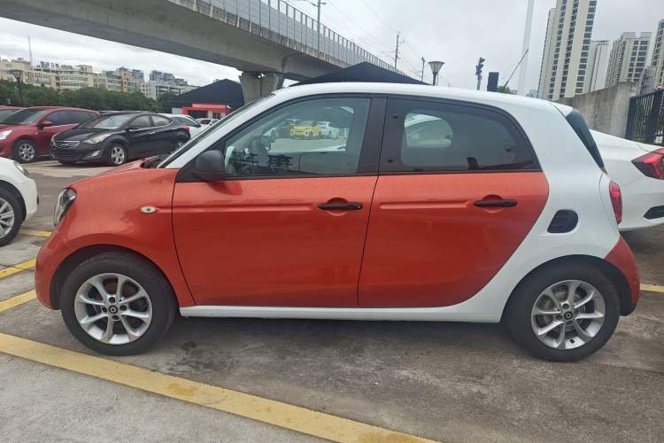 Used smart forfour 2018 1.0L 52 kW Dynamic Edition
