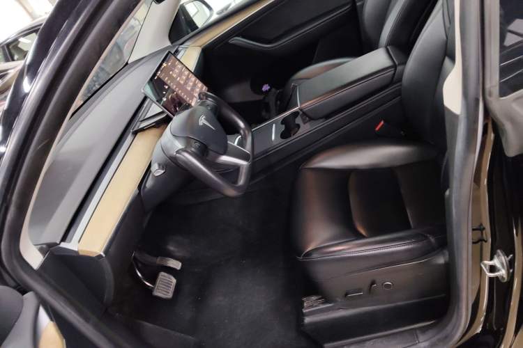 Used Tesla Model Y 2022 Long-Range All-Wheel-Drive Version