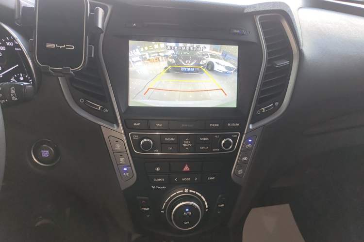 Used Hyundai Santa Fe 2017 2.0T Automatic Two-Wheel Drive Smart Version 7 Seats