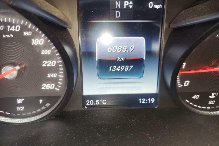 Used Mercedes-Benz C-Class 2016 C 180 L Sport Edition Odometer Close Up