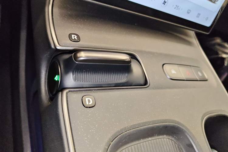 Used Nio ET5 2022 75 kWh Gear Lever