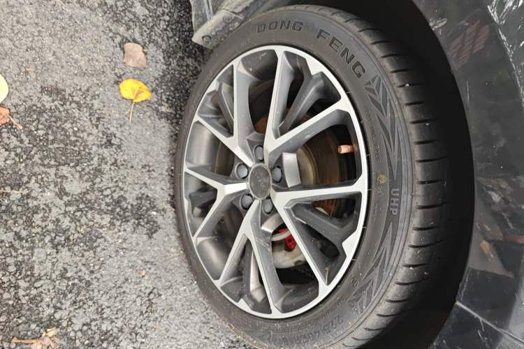 Used Lynk & Co 03 2019 2.0TD Automatic Jing Pro Edition Right Front Wheel Hub