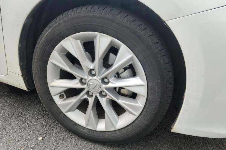 Used Lexus ES 2013 300h Elite Edition