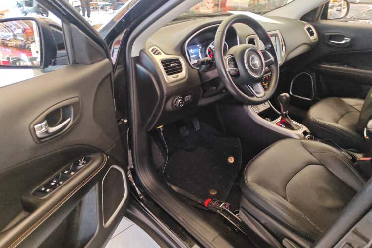 Used Jeep Compass 2017 200T Automatic Family Edition
