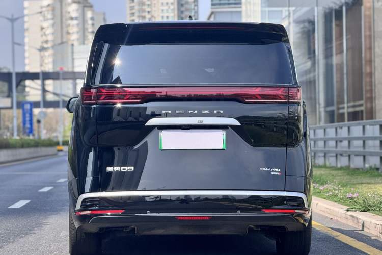 Used Denza D9 2025 DM-i Smart Drive 1020 Four-Wheel Drive Premium Model