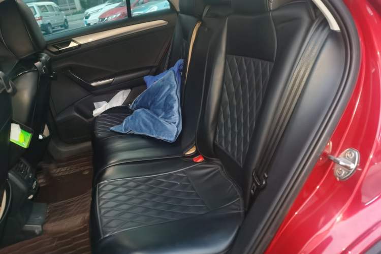 Used Volkswagen T-ROC 2018 280TSI DSG Two-Wheel Drive Advanced Version China V Emission Standard Left Rear Seat