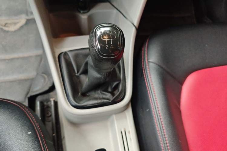 Used Skoda Rapid 2016 1.6L Manual Front-Wheel-Drive Version Gear Lever
