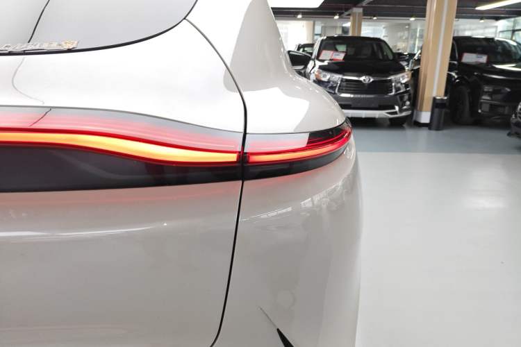 Used IM LS7 2023 90 kWh Elite All-Wheel-Drive Version Right Rear Taillight