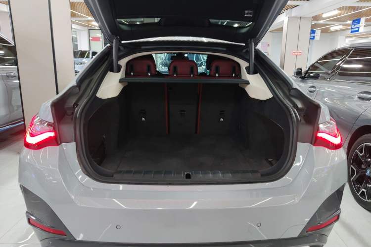 Used BMW i4 2023 eDrive35 Trunk