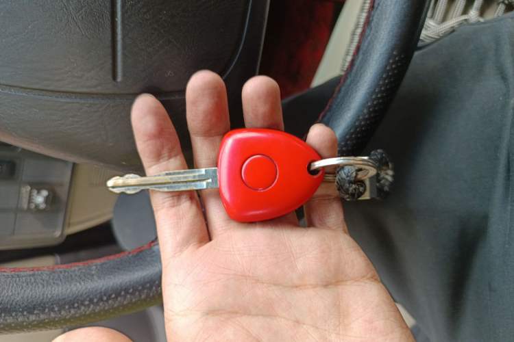 Used Jinbei Grace 2015 2.0L Classic Edition Standard Model Short Wheelbase 7 Seats Vehicle Key