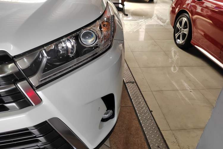 Used Toyota Highlander 2018 2.0T Four-Wheel Drive Prestige Version 7 Seats China VI Standard Left Front Headlight