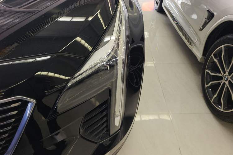 Used Cadillac XT4 2021 28T Two-Wheel Drive Leading Version
