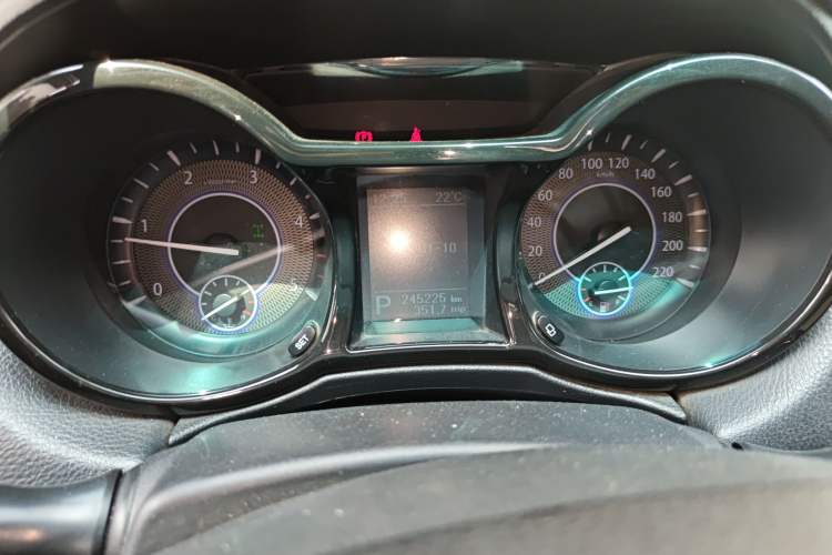 Used JMC Yusheng S350 2013 2.4T Automatic 4x4 Diesel Luxury 5-Seater
