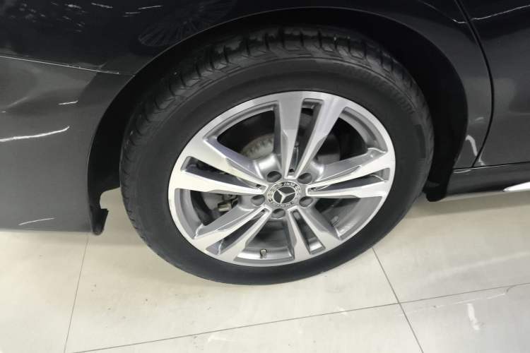 Used Mercedes-Benz C-Class 2020 Restyled C 200 L Fashion Edition Sport Version Right Rear Wheel Hub
