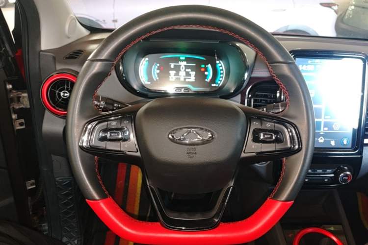 Used Chery QQ Little Ant 2022 Sweet Pink Edition Half-Sugar Version Lithium Iron Phosphate 29.2 kWh 30 kW 301 km