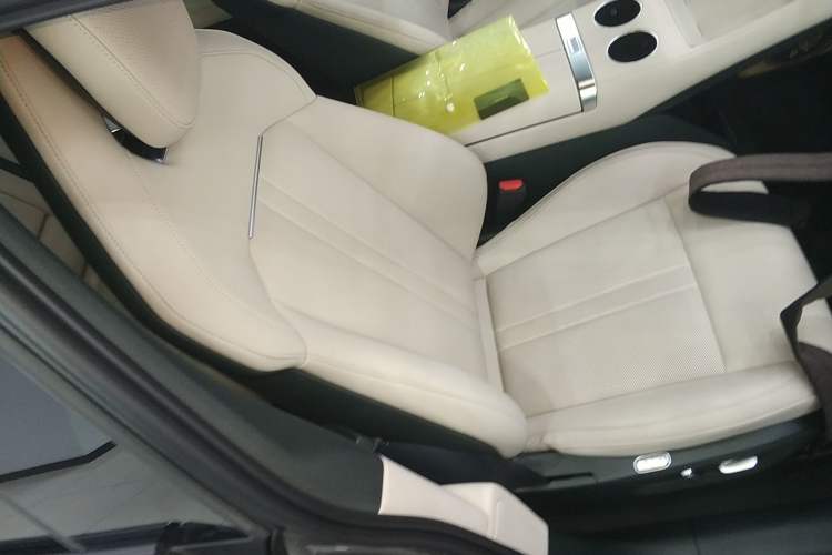 Used Xiaomi Auto YU7 2025 Ultra-Long Range Rear-Wheel Drive Version Right Front Seat