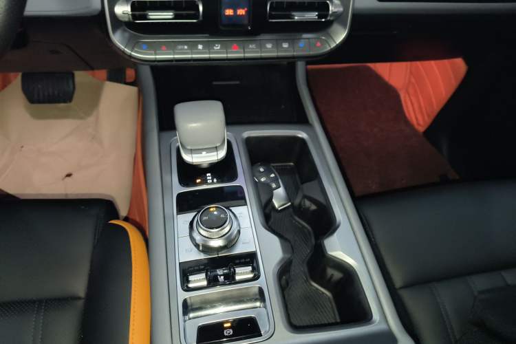 Used BAIC Off-Road BJ40 2024 2.0T All-New Urban Hunter Edition Chivalrous Style Gear Lever