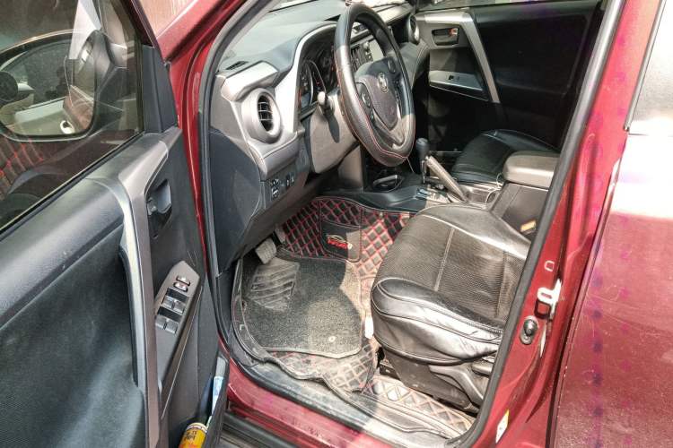 Used Toyota RAV4 2016 2.0L CVT Two-Wheel Drive Fashion Edition China V Standard