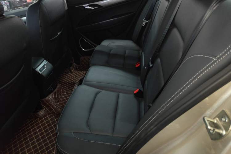 Used Geely Auto Emgrand 2019 Leading Edition 1.5L CVT Upward-Connected Model China VI Standard Left Rear Seat