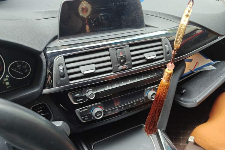 Used BMW 3 Series 2018 320Li Fashion Model Audio And AC Panel