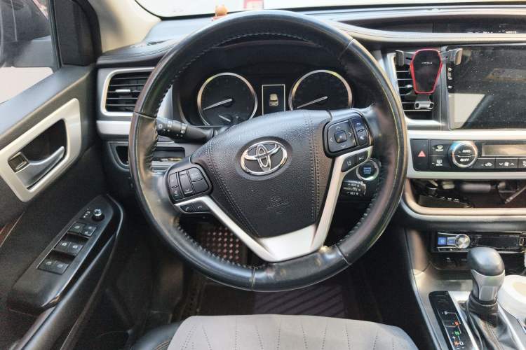 Used Toyota Highlander 2018 2.0T Four-Wheel Drive Luxury Edition 7 Seats China V Emission Standard
